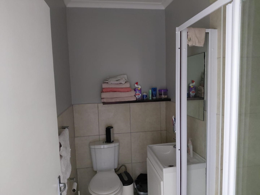 To Let 1 Bedroom Property for Rent in Okennedyville Western Cape